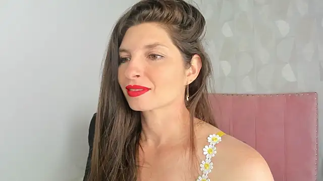 Azahara Amin  online show from October 2025 02:40:02 PM