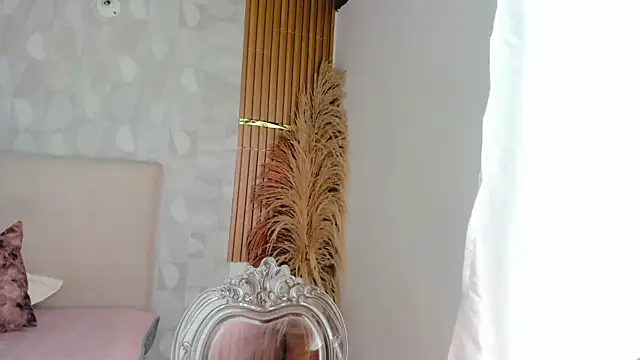Azahara Amin  online show from April 2026 04:57:02 PM