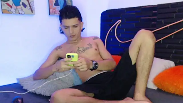 Snapshot of andersonZ998 chatting on October 2025 02:45:01 AM andersonZ998 online show from October 2025 02:45:01 AM