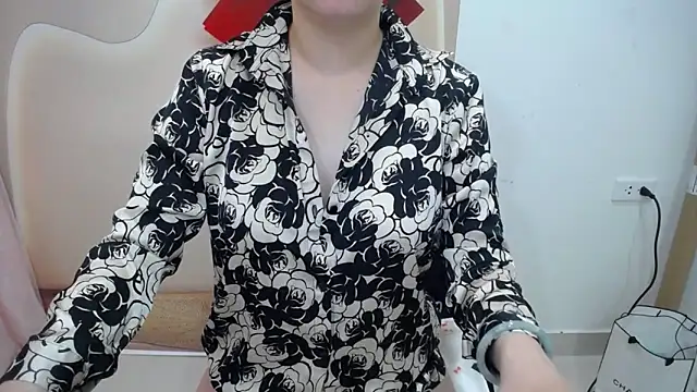 Leiershery online show from October 2025 01:17:02 AM