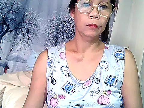 Snapshot of urwife_tobe chatting on September 2025 09:09:01 PM urwife tobe online show from September 2025 09:09:01 PM