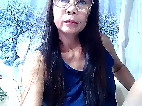 Snapshot of urwife_tobe chatting on September 2025 03:12:02 AM urwife tobe online show from September 2025 03:12:02 AM
