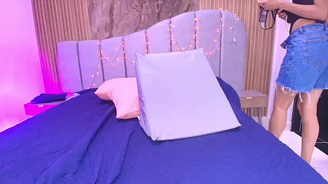 arletmss online show from December 2025 03:11:02 AM