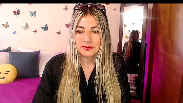 Snapshot of Jolie-Mature chatting on November 2025 08:02:02 PM Jolie-Mature online show from November 2025 08:02:02 PM