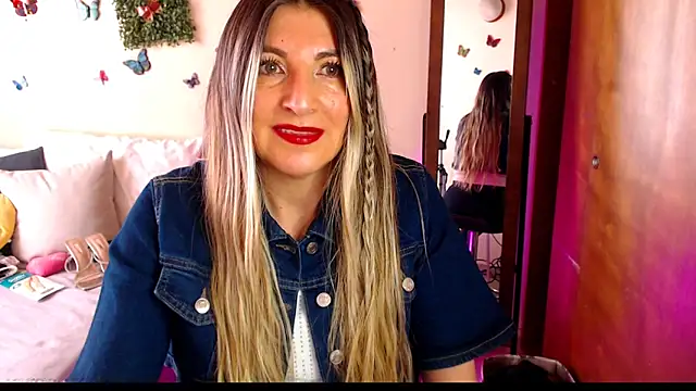 Jolie-Mature online show from April 2026 07:15:02 PM