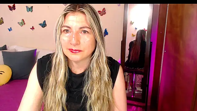 Snapshot of Jolie-Mature chatting on November 2025 10:24:02 PM Jolie-Mature online show from November 2025 10:24:02 PM