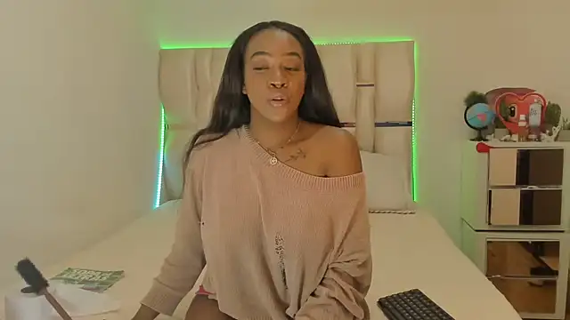 Snapshot of viioolleettaa chatting on December 2024 06:17:02 AM viioolleettaa online show from December 2024 06:17:02 AM