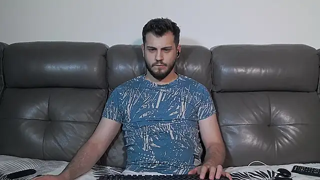 Snapshot of CrazyDom1 chatting on May 2026 08:31:02 PM CrazyDom1 online show from May 2026 08:31:02 PM