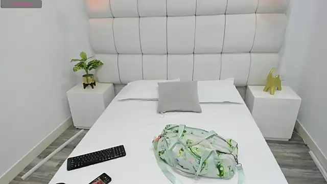 DanielleEvans  online show from October 2025 11:23:01 AM