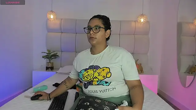 DanielleEvans  online show from October 2025 11:34:02 AM