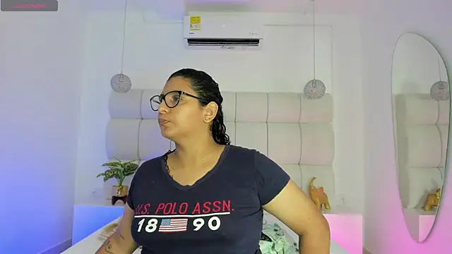 DanielleEvans  online show from October 2025 11:31:02 AM