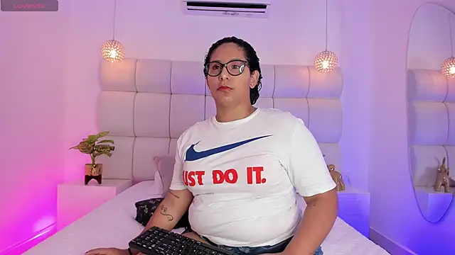 DanielleEvans  online show from September 2025 11:25:01 AM