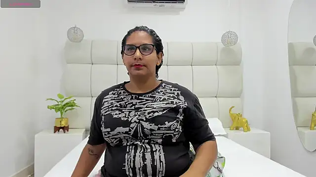 DanielleEvans  online show from September 2025 11:17:02 AM