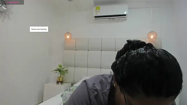 DanielleEvans  online show from November 2025 11:15:02 AM