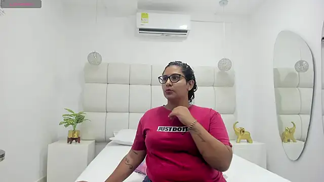 DanielleEvans  online show from November 2025 11:25:02 AM