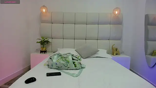 DanielleEvans  online show from September 2025 11:28:01 AM