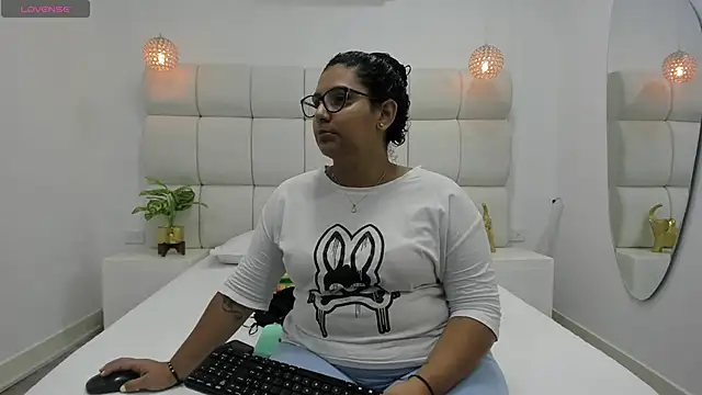 DanielleEvans  online show from October 2025 11:20:02 AM