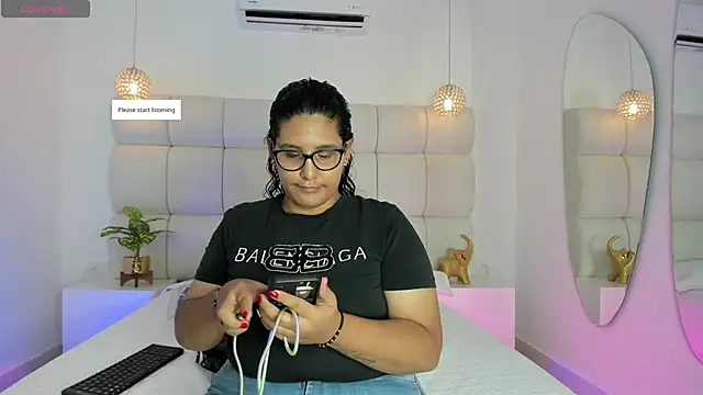 DanielleEvans  online show from November 2025 11:31:02 AM