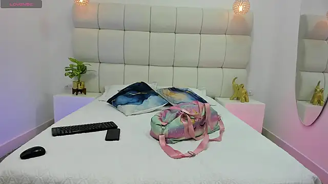 DanielleEvans  online show from December 2025 11:34:02 AM