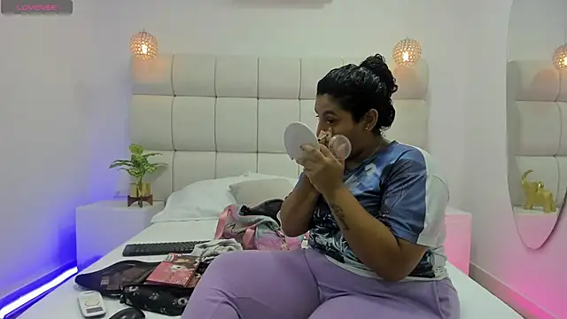 DanielleEvans  online show from November 2025 11:22:02 AM