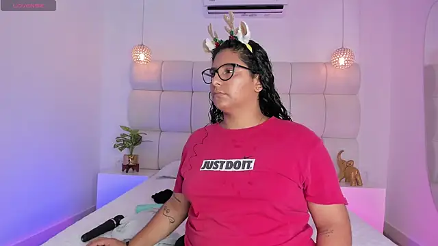 DanielleEvans  online show from December 2025 11:33:02 AM