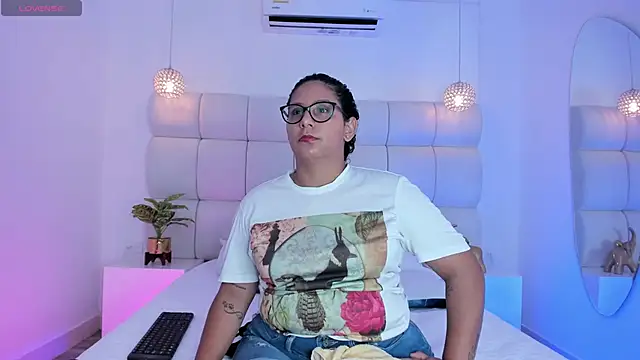 DanielleEvans  online show from September 2025 11:22:02 AM