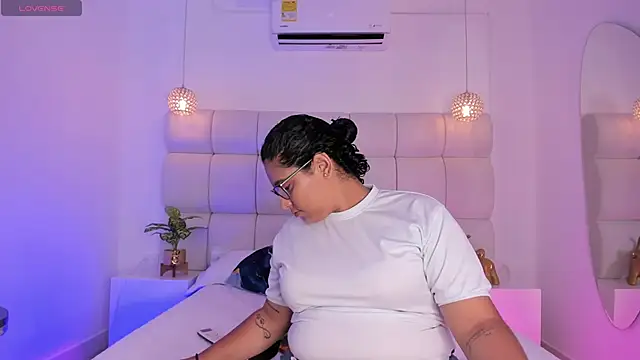 DanielleEvans  online show from November 2025 11:32:02 AM