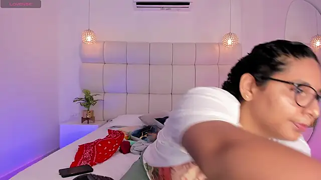 DanielleEvans  online show from November 2025 11:20:02 AM