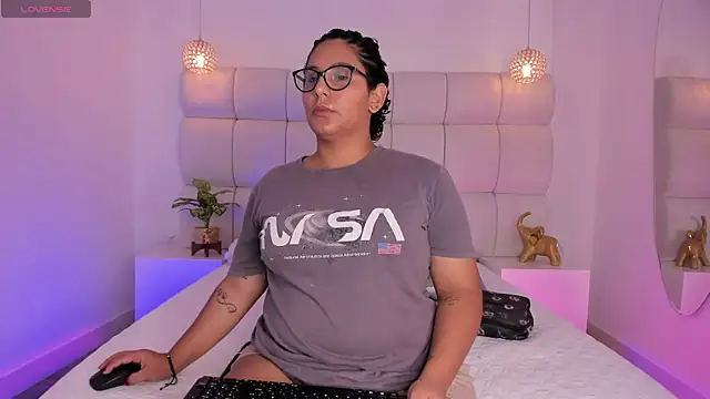 DanielleEvans  online show from November 2025 11:32:02 AM