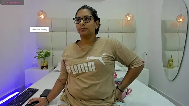 DanielleEvans  online show from October 2025 11:19:01 AM