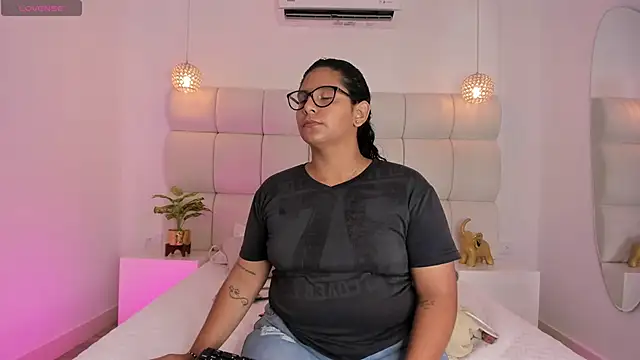 DanielleEvans  online show from September 2025 11:27:01 AM