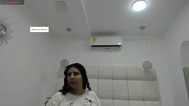 DanielleEvans  online show from November 2025 11:15:02 AM