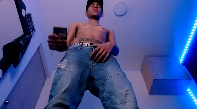 Samuel Suarez online show from February 2025 12:20:02 AM