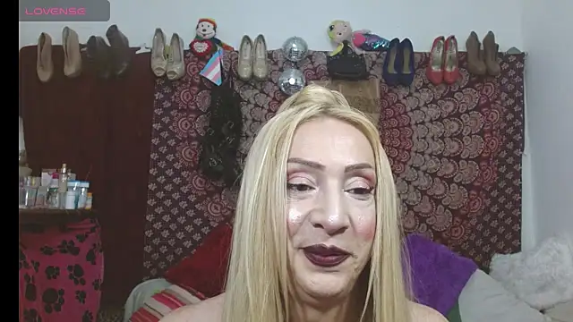 Snapshot of elena_evans chatting on October 2025 04:36:01 PM elena evans online show from October 2025 04:36:01 PM