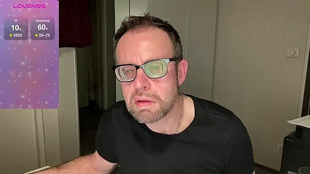 Snapshot of FABIOGLASSES chatting on January 2025 09:10:01 PM FABIOGLASSES online show from January 2025 09:10:01 PM