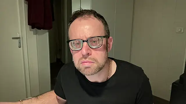 Snapshot of FABIOGLASSES chatting on January 2025 10:29:02 PM FABIOGLASSES online show from January 2025 10:29:02 PM