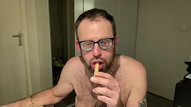 Snapshot of FABIOGLASSES chatting on December 2024 10:13:01 PM FABIOGLASSES online show from December 2024 10:13:01 PM