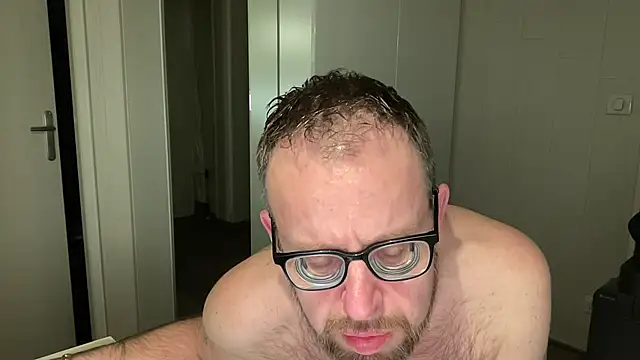 Snapshot of FABIOGLASSES chatting on December 2024 10:16:02 PM FABIOGLASSES online show from December 2024 10:16:02 PM