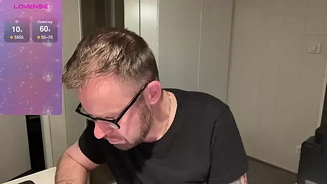 Snapshot of FABIOGLASSES chatting on February 2025 10:41:01 PM FABIOGLASSES online show from February 2025 10:41:01 PM