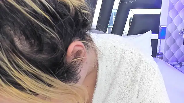 Snapshot of katya_kozlov chatting on March 2025 09:44:02 AM katya kozlov online show from March 2025 09:44:02 AM