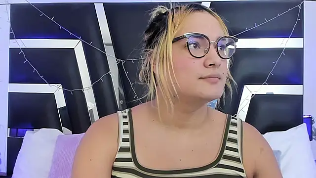 Snapshot of katya_kozlov chatting on February 2026 03:58:01 AM katya kozlov online show from February 2026 03:58:01 AM