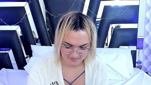 Snapshot of katya_kozlov chatting on March 2025 11:17:02 AM katya kozlov online show from March 2025 11:17:02 AM