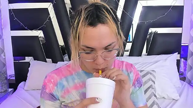 Snapshot of katya_kozlov chatting on March 2025 04:57:02 AM katya kozlov online show from March 2025 04:57:02 AM