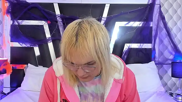 Snapshot of katya_kozlov chatting on November 2025 01:32:02 AM katya kozlov online show from November 2025 01:32:02 AM