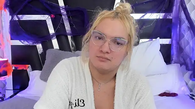 Snapshot of katya_kozlov chatting on November 2025 11:32:02 PM katya kozlov online show from November 2025 11:32:02 PM