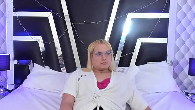 Snapshot of katya_kozlov chatting on November 2025 02:15:01 AM katya kozlov online show from November 2025 02:15:01 AM