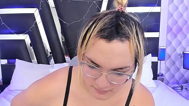 Snapshot of katya_kozlov chatting on March 2025 12:32:02 AM katya kozlov online show from March 2025 12:32:02 AM