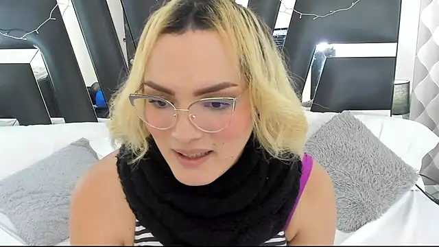 Snapshot of katya_kozlov chatting on February 2025 03:07:01 AM katya kozlov online show from February 2025 03:07:01 AM