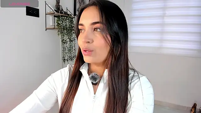aisha es online show from May 2026 09:11:02 PM