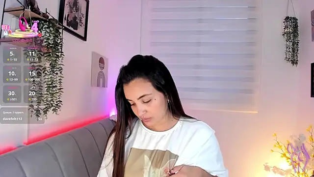 aisha es online show from March 2026 10:57:01 PM